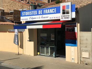 façade boutique bleu blanc rouge